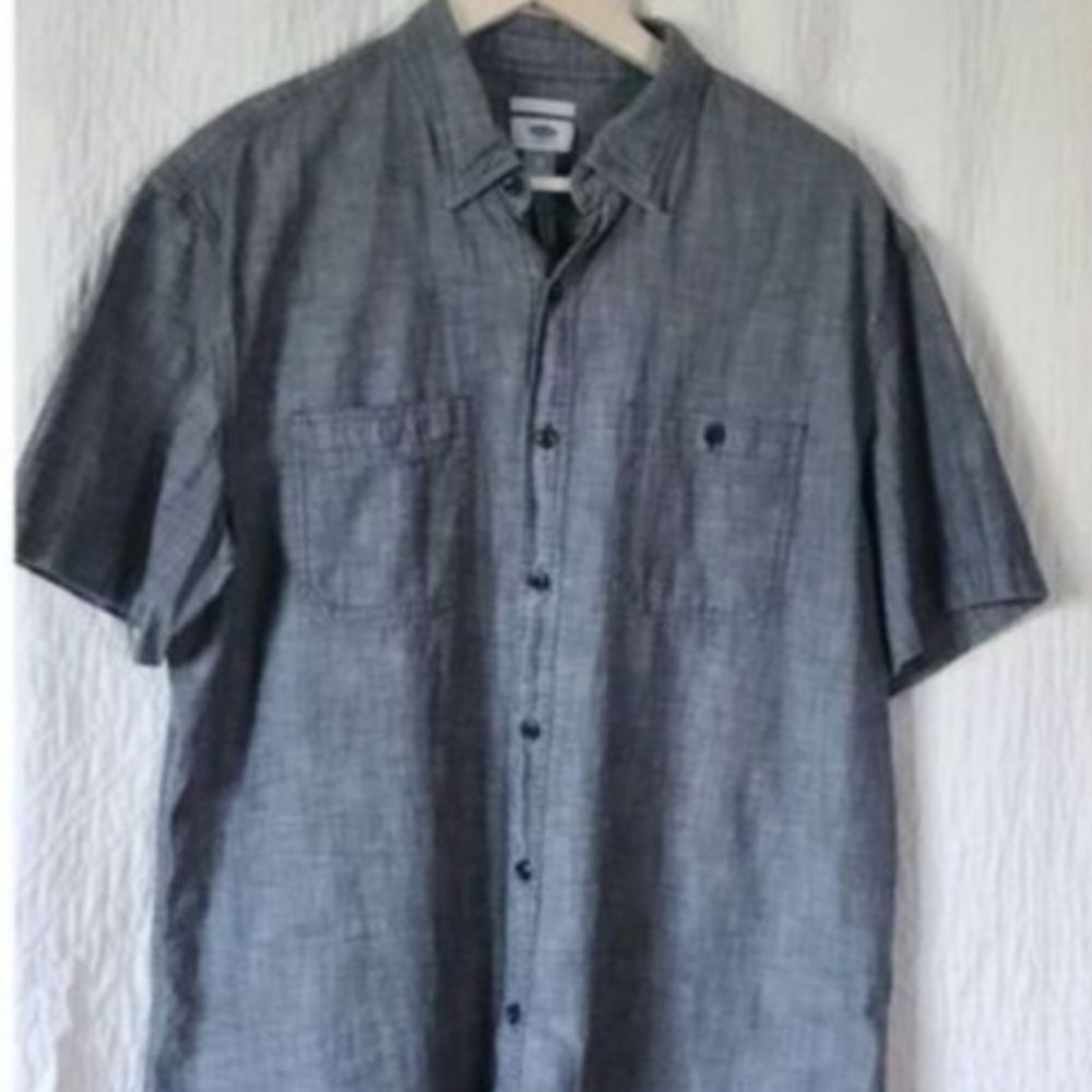 M28 Old Navy Slim Fit Mens Gray Short-Sleeve Button-Up Shirt Front Chest Pockets